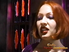 Zwei heiße rothaarige Pornostars genießen Sie etwas Spaß am set