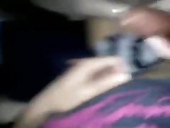 Девочка дергает ее БФ и ездит на нем POV с презервативом