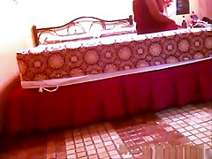 White party guy gets a handjob from a pattaya girl