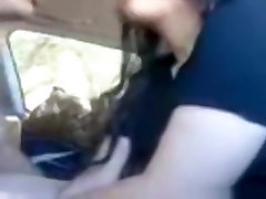 брюнетки девушки с бритой киской и догги стайл секс в машине своего мужчины