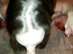 Sexwife gibt blowjob auf hubbys Freunde