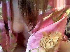 Sexdetka777 fucks her pussy