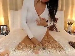 Seductive brunette SilverBunny69