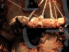 真棒的屁股阿奎莱拉得到粗暴对待上HogTied