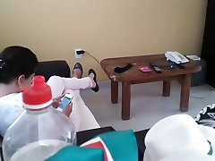 Мой двоюродный брат сидит и shoeplaying