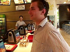 McDonald s bietet Essen und ficken