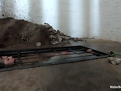 Schöne Lielani Unterwirft die Waffenkammer
