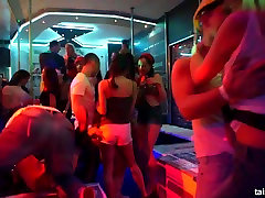 Heiße Bauarbeiter ficken hart in einem club party