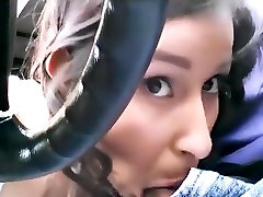 Heiße latina gibt Ihr einen blowjob im Auto