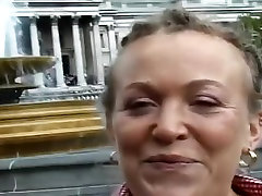 Ифом Джессика Henty Наклоняется Для Некоторых Жесткий Петух