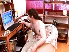 Брюнетка роет пизду ее подруга-лесбиянка с кулак