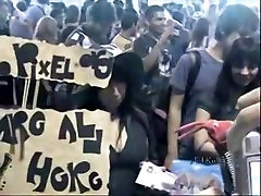 Ночного видения всегда спасает в кадры под юбкой
