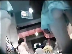 这是很难隐藏她的大屁股在这裙子