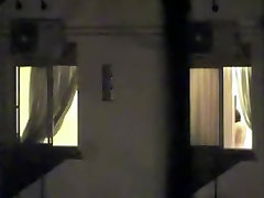 Голая девка в окно подсмотрел на камеру сосед