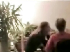 Spio la mia vicina di casa culo in minuscolo perizoma attraverso la finestra