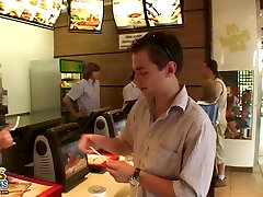 McDonald s bietet Essen und ficken