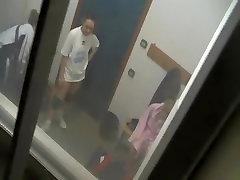 窗口偷窥色情的场面的业余在内衣