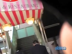 Эффективный маленький Японский милашка получает очень удивлен во время ростовщичество атаки