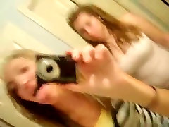 Dirty minded busty immatures auf webcam
