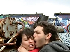 Пара имеет docter nurse lesboo jessie donovan и оральный секс на помойке пояс