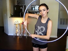обруч девушка - titts Shake танец
