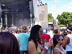 Смешанный Цыпленок ФАТ задница в СПАНДЕКСЕ!!!