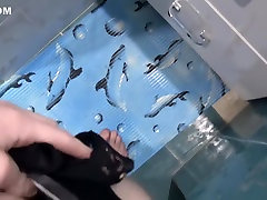 Я вижу студента подросток в душ и трахнул ее
