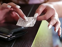 katya rodríguez aprende cómo usar condón
