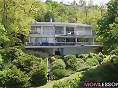 丰满的摩洛伊斯兰解放阵线获得敲定沿边美丽的年轻小妞