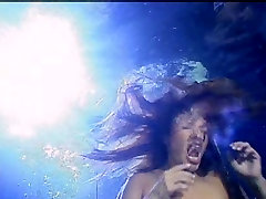 Lesbians sex underwater!