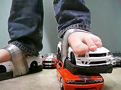 мустанги раздавить challenger