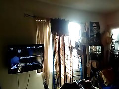 мой приятель показывает мне видео, как он тайно трахает мою жену, пока я на работе