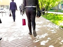 сексуальный русское осел в черный lather джинсы