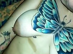 brisant et cumming sur un tatted poussin