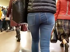 Girl with horny dudes pick up yopor madura in tight jeans
