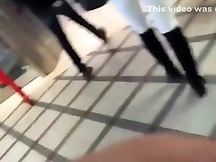 большой попа в обтягивающем наряде