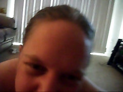 Dirty talking trailer trash chick takes a facial.