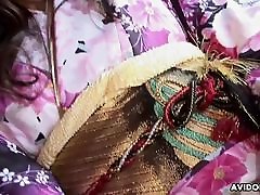 Asian slut pokes her novinh se masturbando amador coco deepthroat pussy with a toy