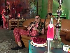 Amirah商业和史蒂夫栅在虚拟咖啡厅-FakehubOriginals