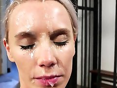 непослушный мед получает сперма нагрузки на ее лице ест все закрученные