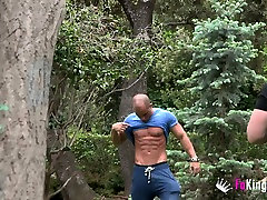 Looking for groupies to fuck in the park