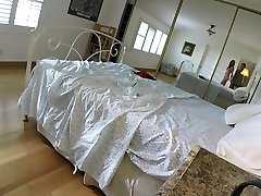 达娃福克斯在一个家伙在她的卧室