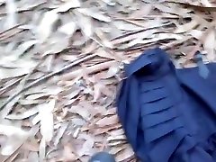 бюстгальтер и юбка в дереве
