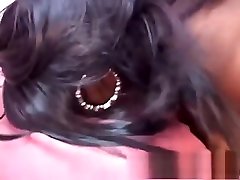 grande bottino ebano ninfomane viene forato da un nero stud tutto il letto