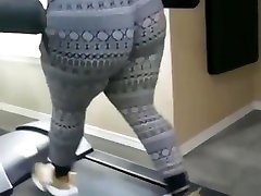 Super juicy bhabi funk booty walking on treadmill