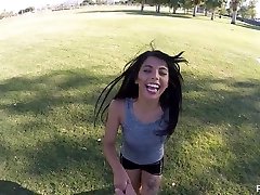 spielerisches brasilianisches küken gina valentina gibt bj im auto und ruft gelegt in das hotelzimmer