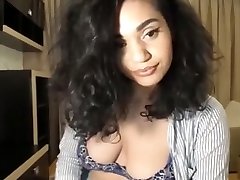 wunderschöne spanische mädchen fickt sich selbst