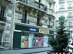 Jeune exhib cinema sex japanese pompe une bonne queue en pleine rue