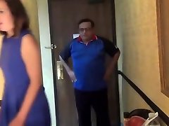 младший девушка не могу заплатить старшему жир доставки пиццы