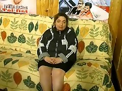 Fat French chick in a bini memb fisting fetish clip